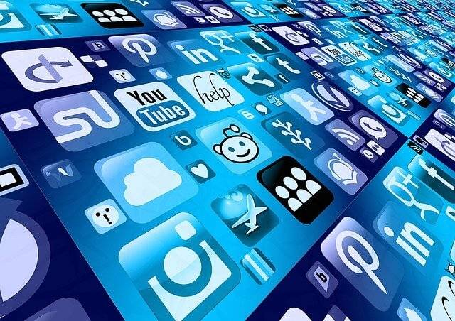 Social Media mobile phone - EWR Digital