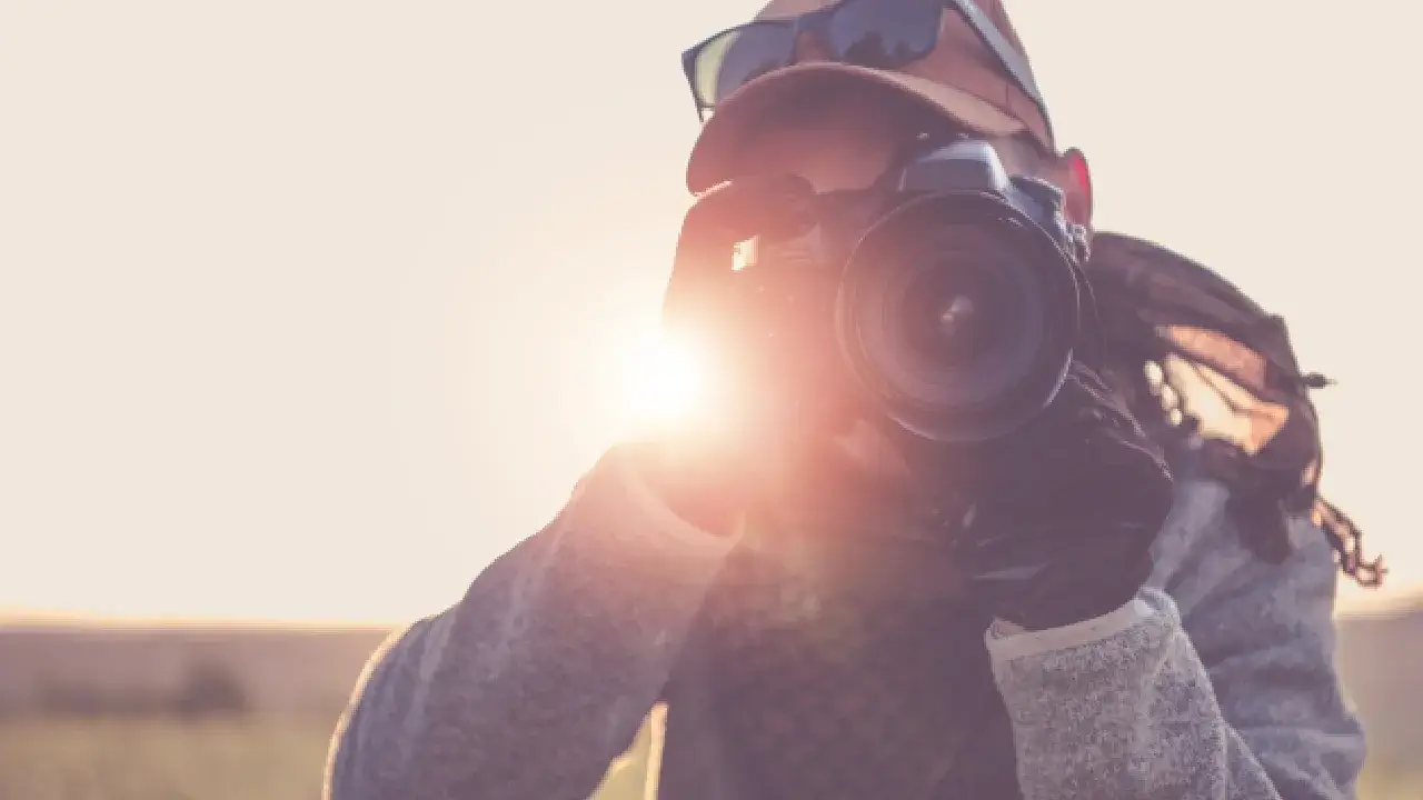 optimize images for web - photographer taking a photo